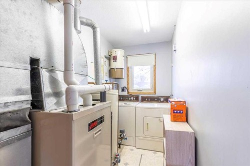 35 Lakeshore Drive, Grandview, AB - Indoor Photo Showing Laundry Room