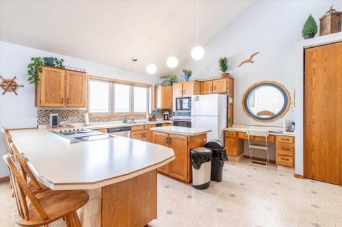 35 Lakeshore Drive, Grandview, AB - Indoor Photo Showing Kitchen