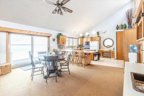 35 Lakeshore Drive, Grandview, AB - Indoor Photo Showing Dining Room