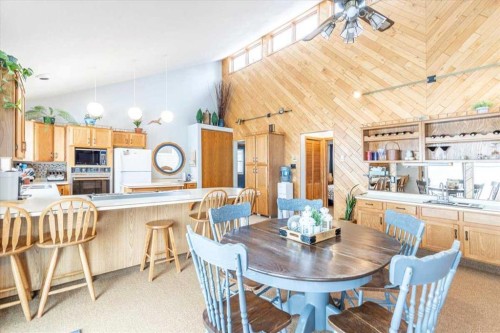 35 Lakeshore Drive, Grandview, AB - Indoor Photo Showing Dining Room