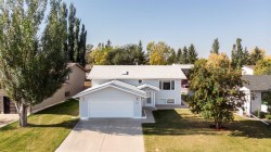 5319 37 Street  Innisfail, AB T4G 1G4