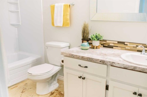 4916A 53 Street, Stettler, AB - Indoor Photo Showing Bathroom