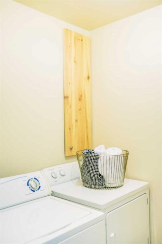 4916A 53 Street, Stettler, AB - Indoor Photo Showing Laundry Room