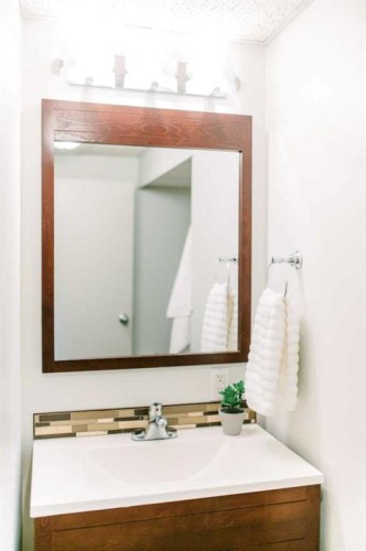 4916A 53 Street, Stettler, AB - Indoor Photo Showing Bathroom