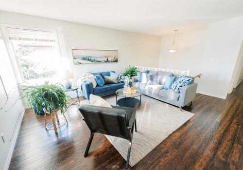 4916A 53 Street, Stettler, AB - Indoor Photo Showing Living Room