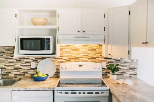 4916A 53 Street, Stettler, AB - Indoor Photo Showing Kitchen
