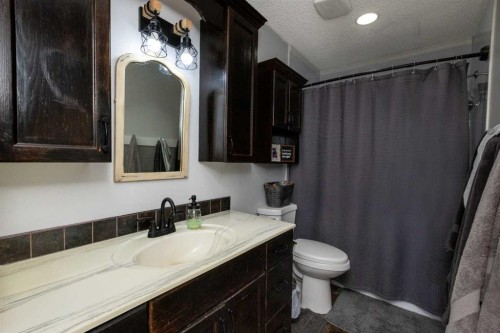 62 Rupert Crescent, Red Deer, AB - Indoor Photo Showing Bathroom