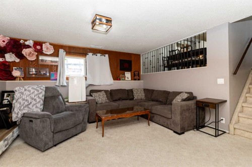 62 Rupert Crescent, Red Deer, AB - Indoor Photo Showing Living Room