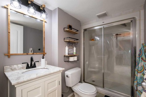 62 Rupert Crescent, Red Deer, AB - Indoor Photo Showing Bathroom