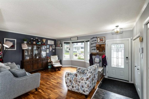 62 Rupert Crescent, Red Deer, AB - Indoor Photo Showing Living Room