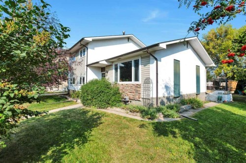 5436 53 Avenue  Lacombe, AB T4L 1L4