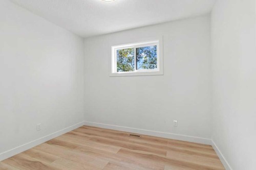 5016 44 Street, Sylvan Lake, AB - Indoor Photo Showing Other Room