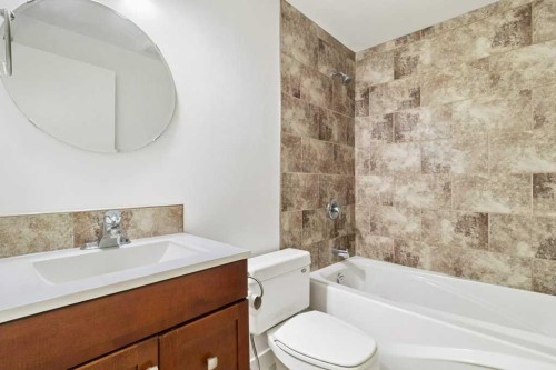 5016 44 Street, Sylvan Lake, AB - Indoor Photo Showing Bathroom