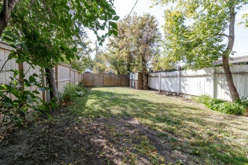 5016 44 Street, Sylvan Lake, AB - Outdoor With Backyard