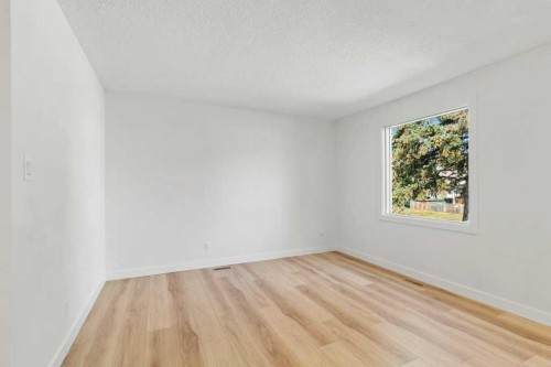 5016 44 Street, Sylvan Lake, AB - Indoor Photo Showing Other Room