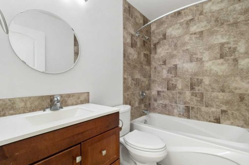 5016 44 Street, Sylvan Lake, AB - Indoor Photo Showing Bathroom