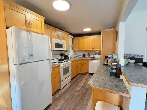5821 44 Avenue, Red Deer, AB - Indoor Photo Showing Kitchen With Double Sink