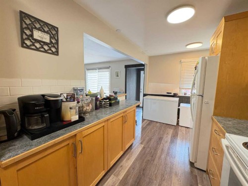 5821 44 Avenue, Red Deer, AB - Indoor Photo Showing Kitchen