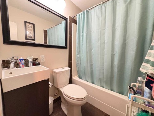 5821 44 Avenue, Red Deer, AB - Indoor Photo Showing Bathroom