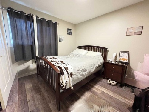 5821 44 Avenue, Red Deer, AB - Indoor Photo Showing Bedroom