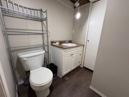 5821 44 Avenue, Red Deer, AB - Indoor Photo Showing Bathroom
