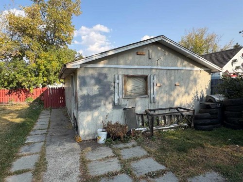 5821 44 Avenue, Red Deer, AB - Outdoor