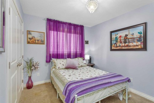 5 Heritage Drive, Penhold, AB - Indoor Photo Showing Bedroom