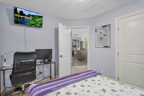 5 Heritage Drive, Penhold, AB - Indoor Photo Showing Bedroom