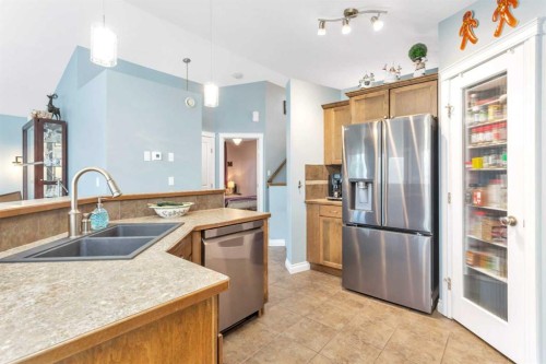 5 Heritage Drive, Penhold, AB - Indoor Photo Showing Kitchen With Double Sink