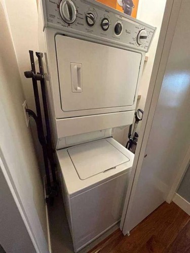 407-2505 17 Avenue Sw, Calgary, AB - Indoor Photo Showing Laundry Room