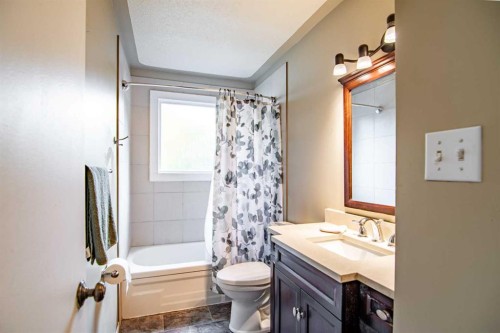 31 Bettenson Street, Red Deer, AB - Indoor Photo Showing Bathroom