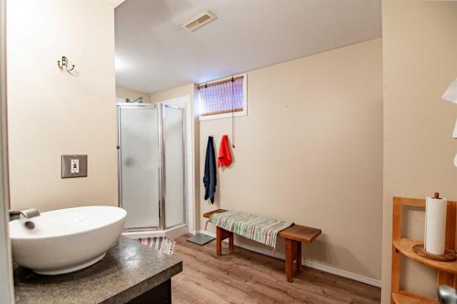 31 Bettenson Street, Red Deer, AB - Indoor Photo Showing Bathroom