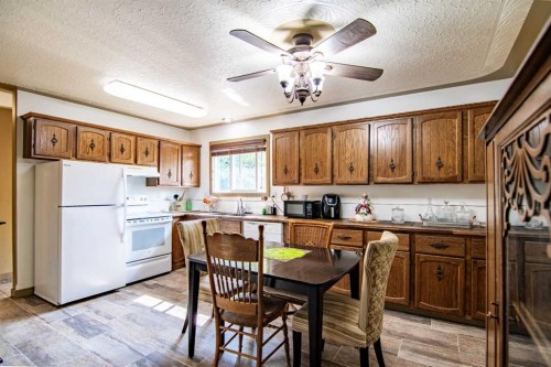 31 Bettenson Street, Red Deer, AB - Indoor Photo Showing Kitchen