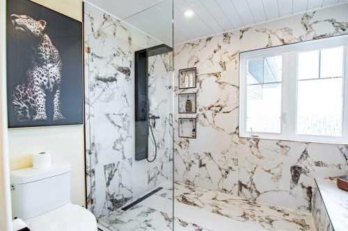 51 Illingworth Close, Red Deer, AB - Indoor Photo Showing Bathroom