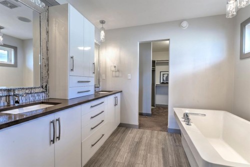 17 Lazaro Close, Red Deer, AB - Indoor Photo Showing Bathroom