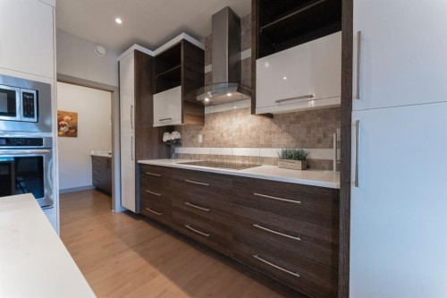 17 Lazaro Close, Red Deer, AB - Indoor Photo Showing Kitchen