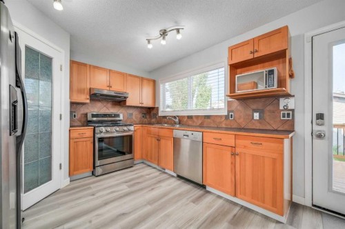 45 Cranberry Square, Calgary, AB - Indoor Photo Showing Kitchen