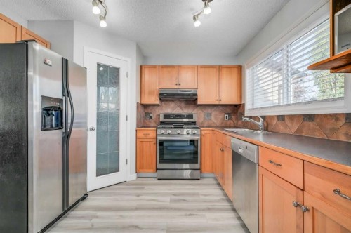 45 Cranberry Square, Calgary, AB - Indoor Photo Showing Kitchen