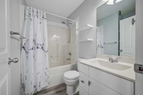 45 Cranberry Square, Calgary, AB - Indoor Photo Showing Bathroom