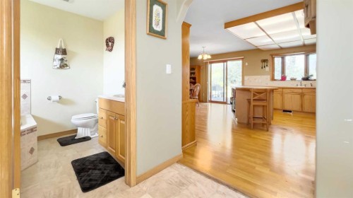 6 Drake Street, Fleet, AB - Indoor Photo Showing Bathroom