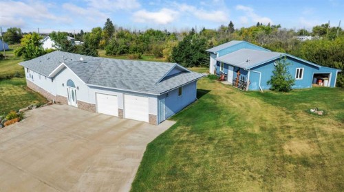 6 Drake Street, Fleet, AB - Outdoor
