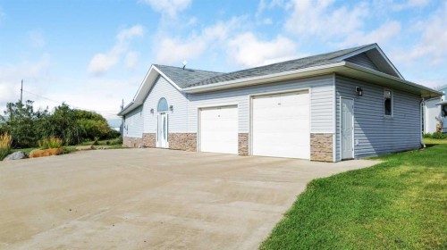 6 Drake Street, Fleet, AB - Outdoor