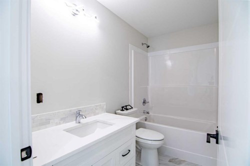 29 Vintage Close, Blackfalds, AB - Indoor Photo Showing Bathroom