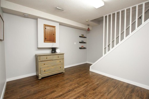 238 Davison Drive, Red Deer, AB - Indoor Photo Showing Other Room