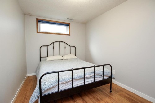 238 Davison Drive, Red Deer, AB - Indoor Photo Showing Bedroom