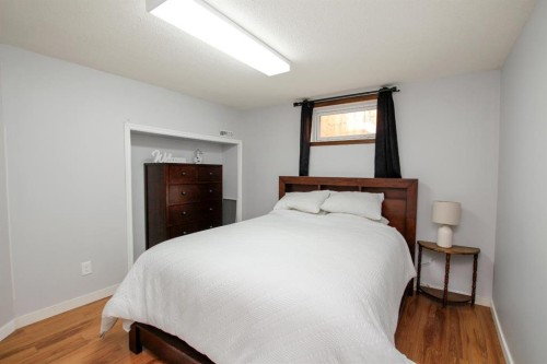 238 Davison Drive, Red Deer, AB - Indoor Photo Showing Bedroom
