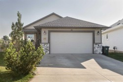 5224 48 Street Close  Innisfail, AB T4G 0B9