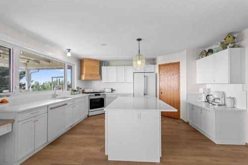 40017 Rr23, Rural Lacombe County, AB - Indoor Photo Showing Kitchen With Upgraded Kitchen