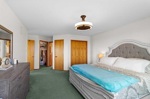 40017 Rr23, Rural Lacombe County, AB - Indoor Photo Showing Bedroom