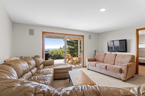 40017 Rr23, Rural Lacombe County, AB - Indoor Photo Showing Living Room